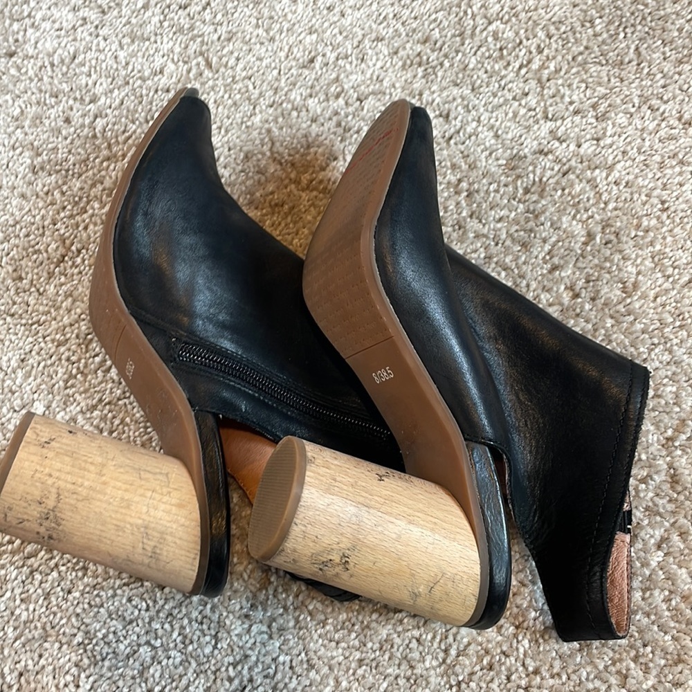 Sandrine Miz Mooz open toe, wood heel Black • Size 8 - Picture 9 of 10